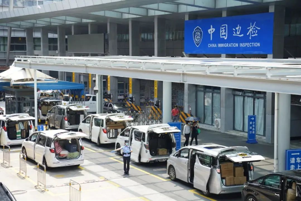 深圳湾口岸“热辣滚烫”(图2)